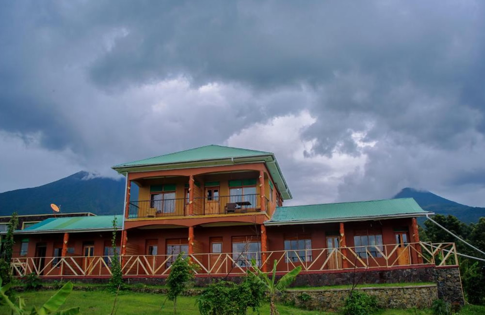 https://www.mgahinganationalpark.com/wp-content/uploads/2023/12/mgahinga-triangle-lodge.jpg?utm_source=chatgpt.com